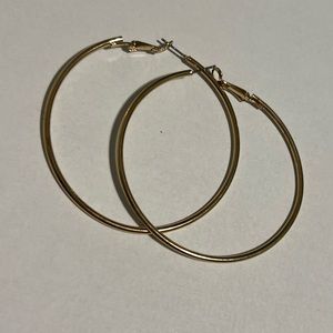Medium gold hoops